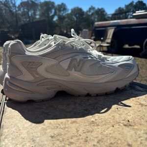 New balance grey yellow white 725